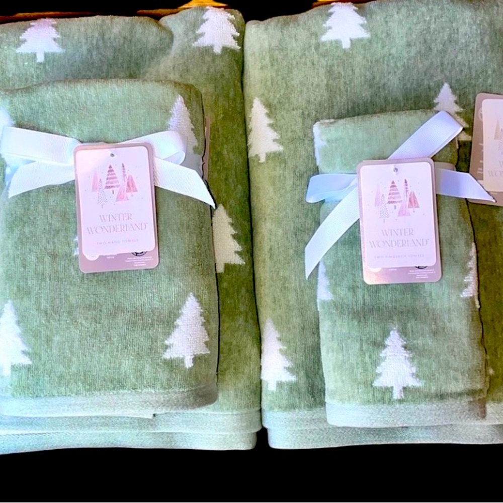 🌲Holiday Bath Towel Set 🌲 NWT! Perfect for the entire winter season ❄️ - Picture 3 of 15